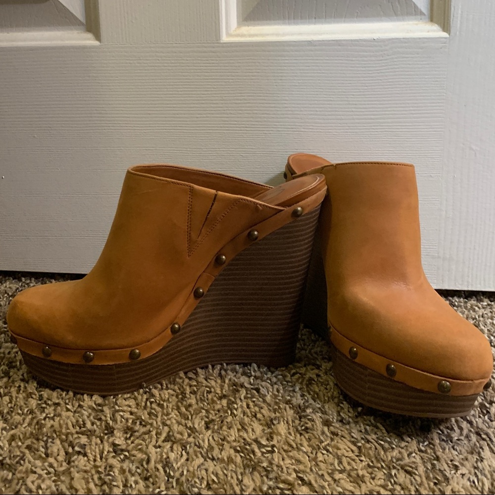 Jessica Simpson clogs